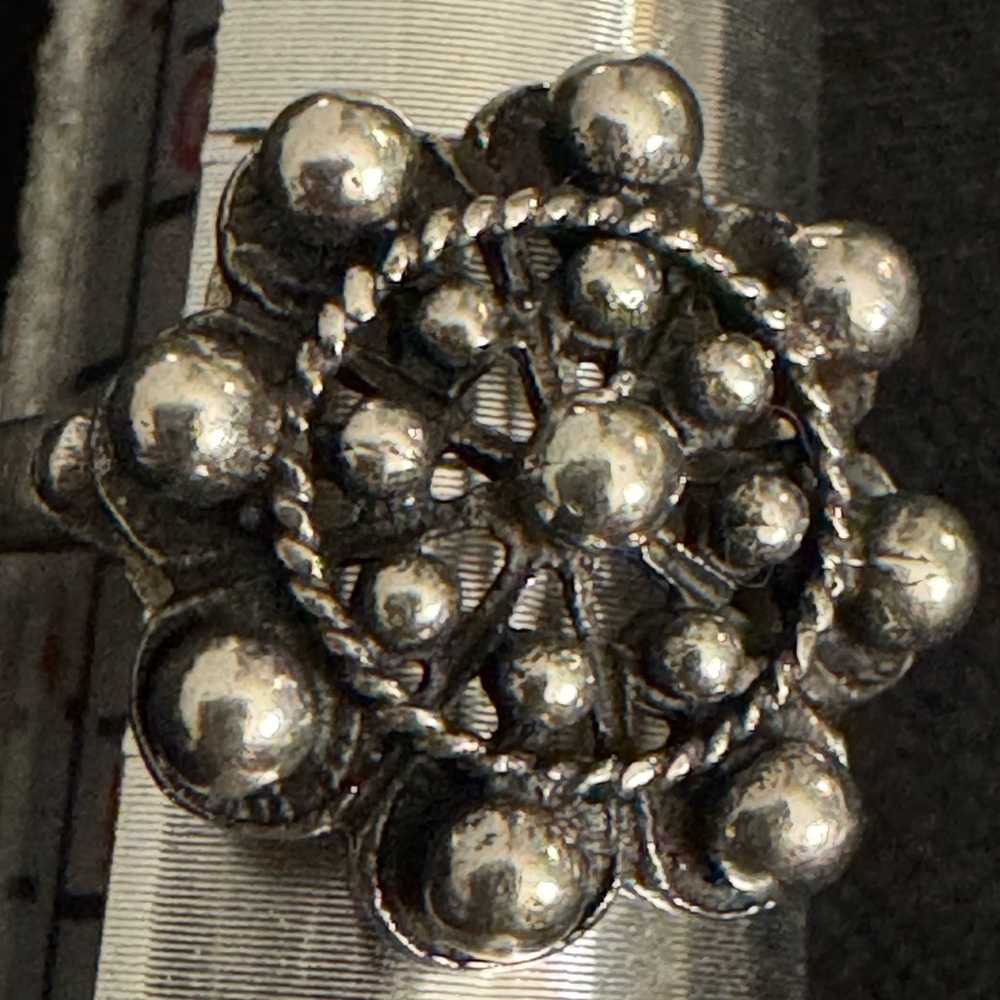 Vintage 980 Mexican Silver Sunburst Granulated Ring - Size 4 - Handmade - Picture 8 of 8